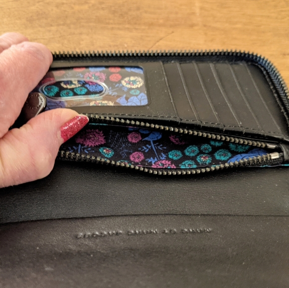 Marc Jacobs Disney Alice in Wonderland Wristlet - Picture 8 of 16